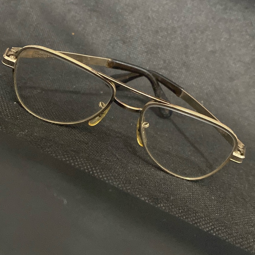 Universal 5 1/4 gold metal frame glasses - Used